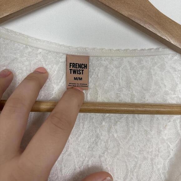 French Twist White Lace Front Open Slit Satin bow Long Sleeve Blouse Size: M - Picture 6 of 7